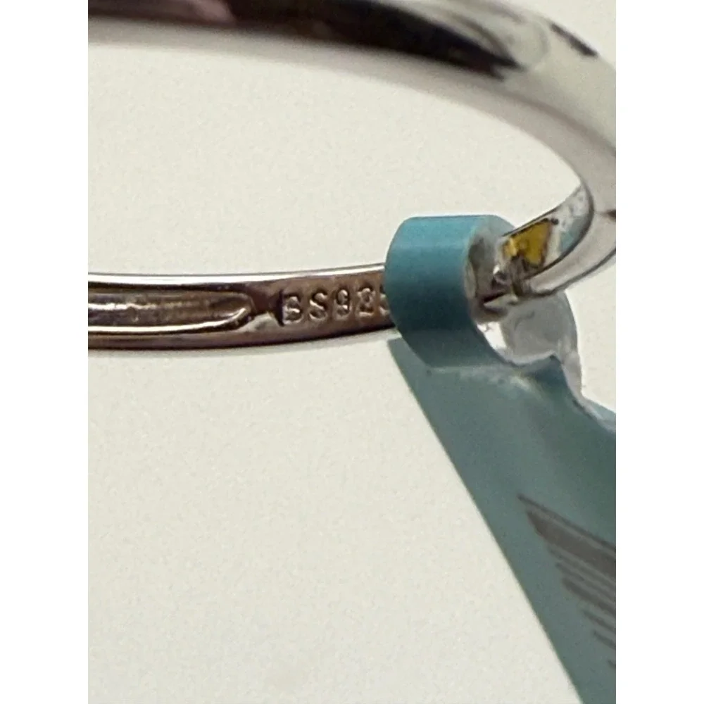 N/A elegant moissanite